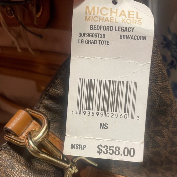 BRAND NEW!! Micheal Kors purse - Picture 7 of 12